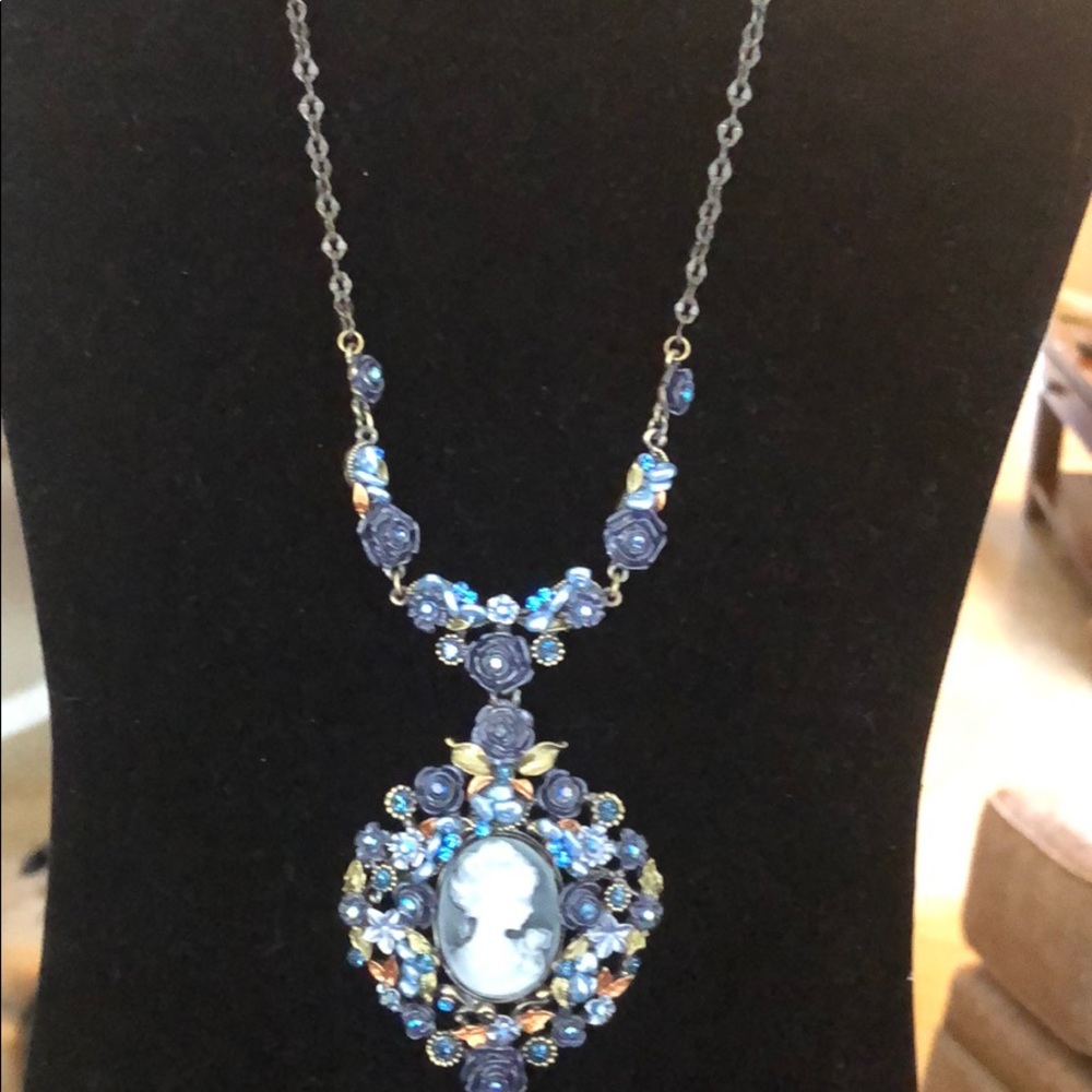 Necklace - Picture 5 of 6